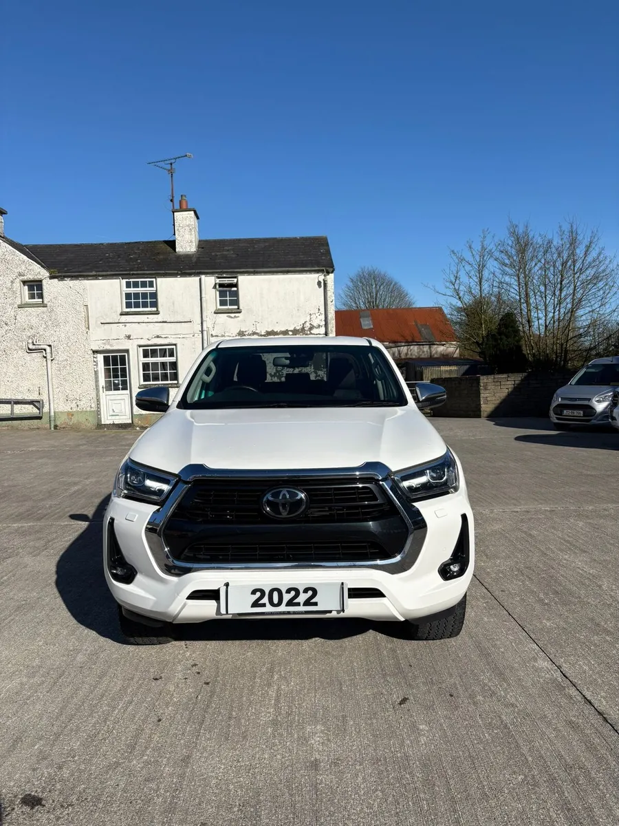 Toyota Hilux invincible 2022 - Image 2