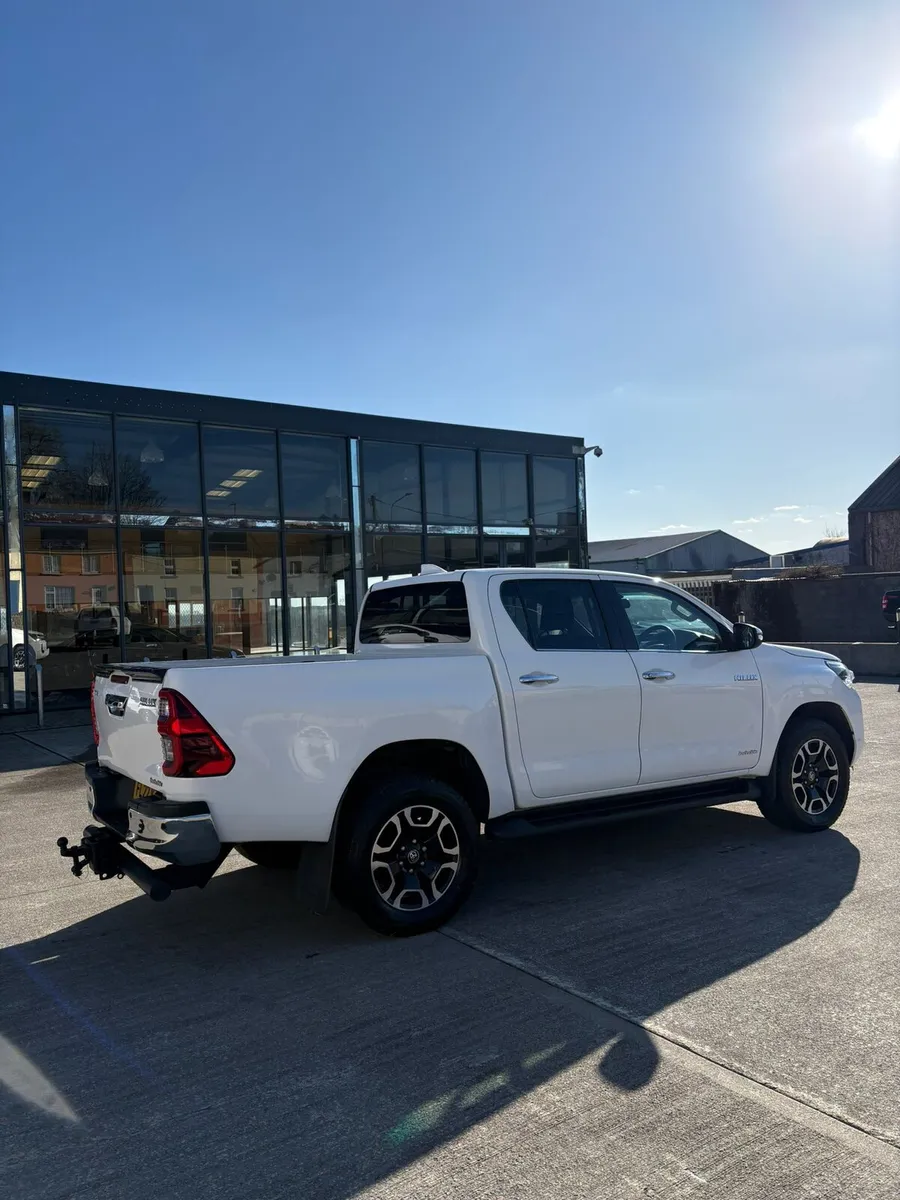 Toyota Hilux invincible 2022 - Image 4