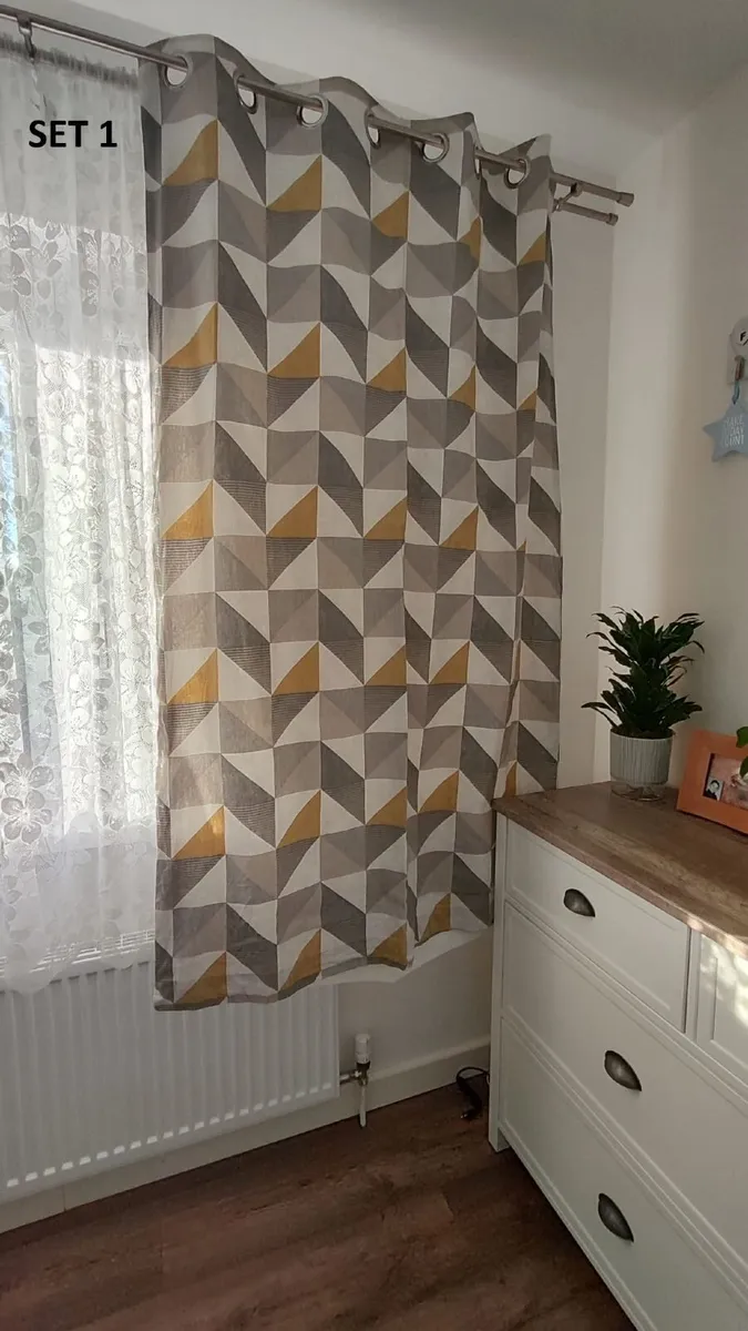 curtains - each set (4) priced individually - Image 1