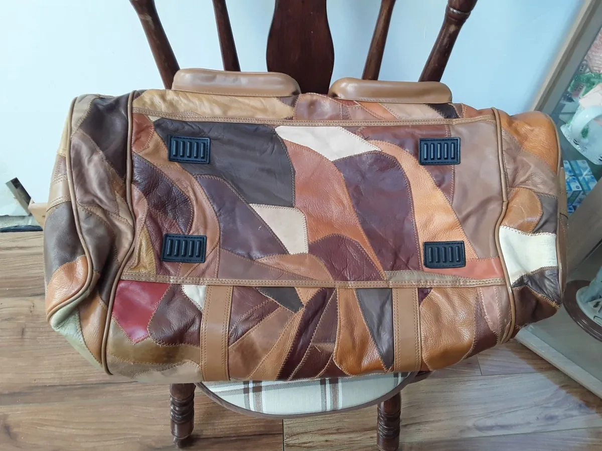 Lovely pure leather patchwood travel bag new condi - Image 2