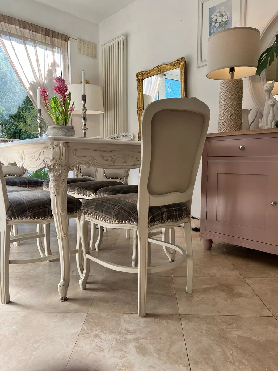8 Vintage French chairs and a table - Image 2