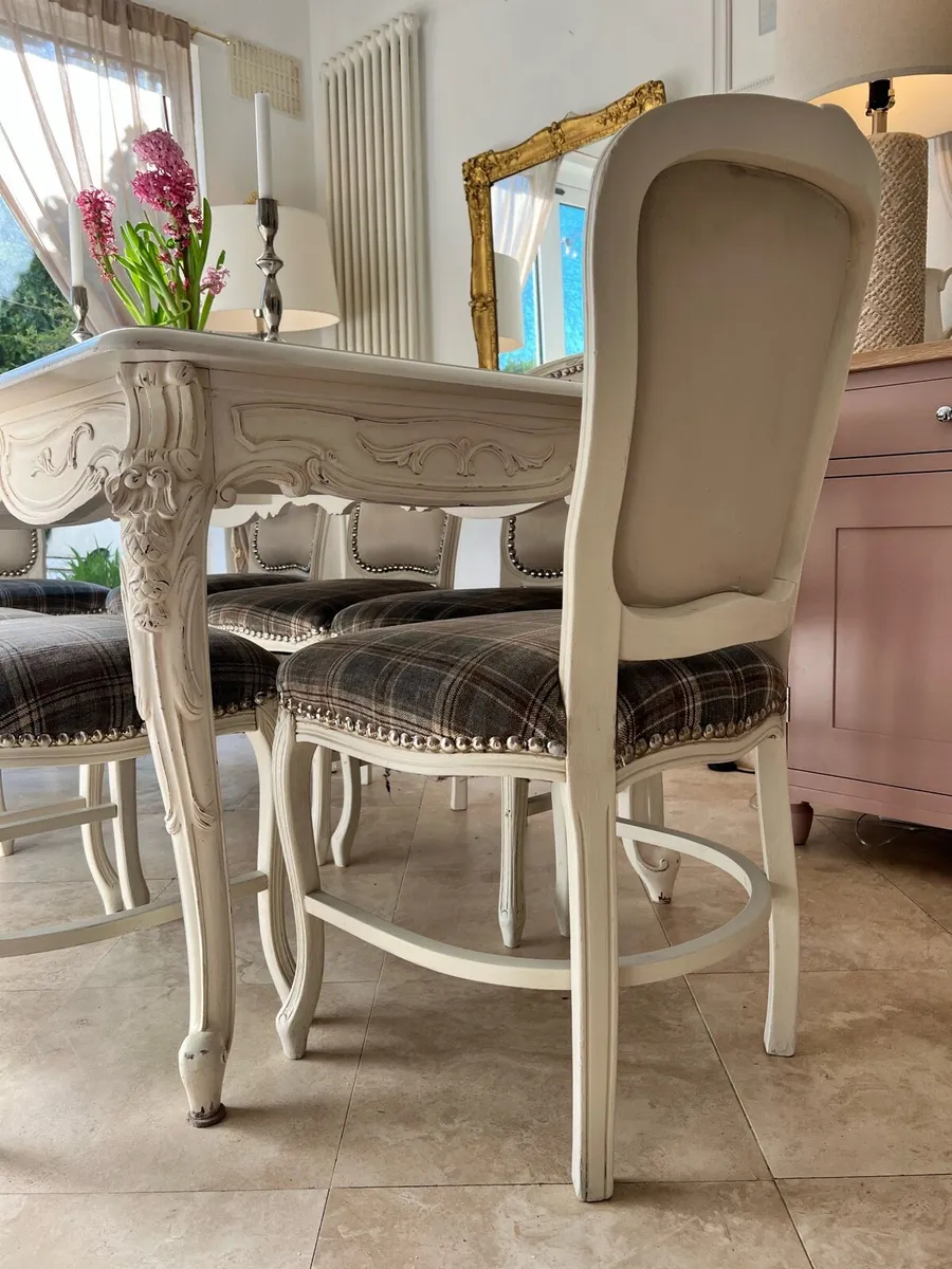8 Vintage French chairs and a table - Image 3