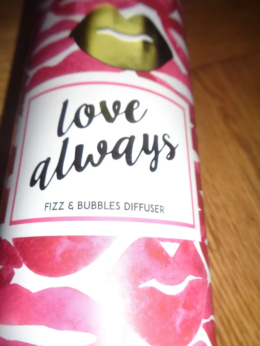 Love Always Fizz & Bubbles Prosecco Reed Diffuser - Image 2