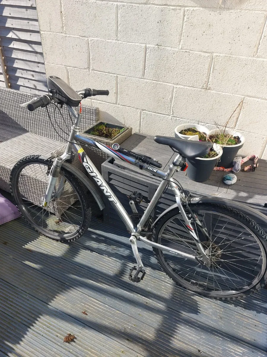 Giant Men’s Bicycle - Image 1