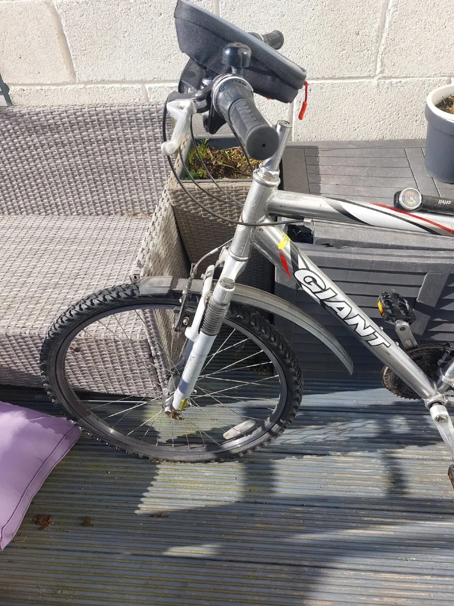 Giant Men’s Bicycle - Image 2