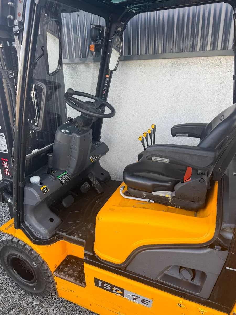 Hyundai 15D-17E Forklift - Image 4