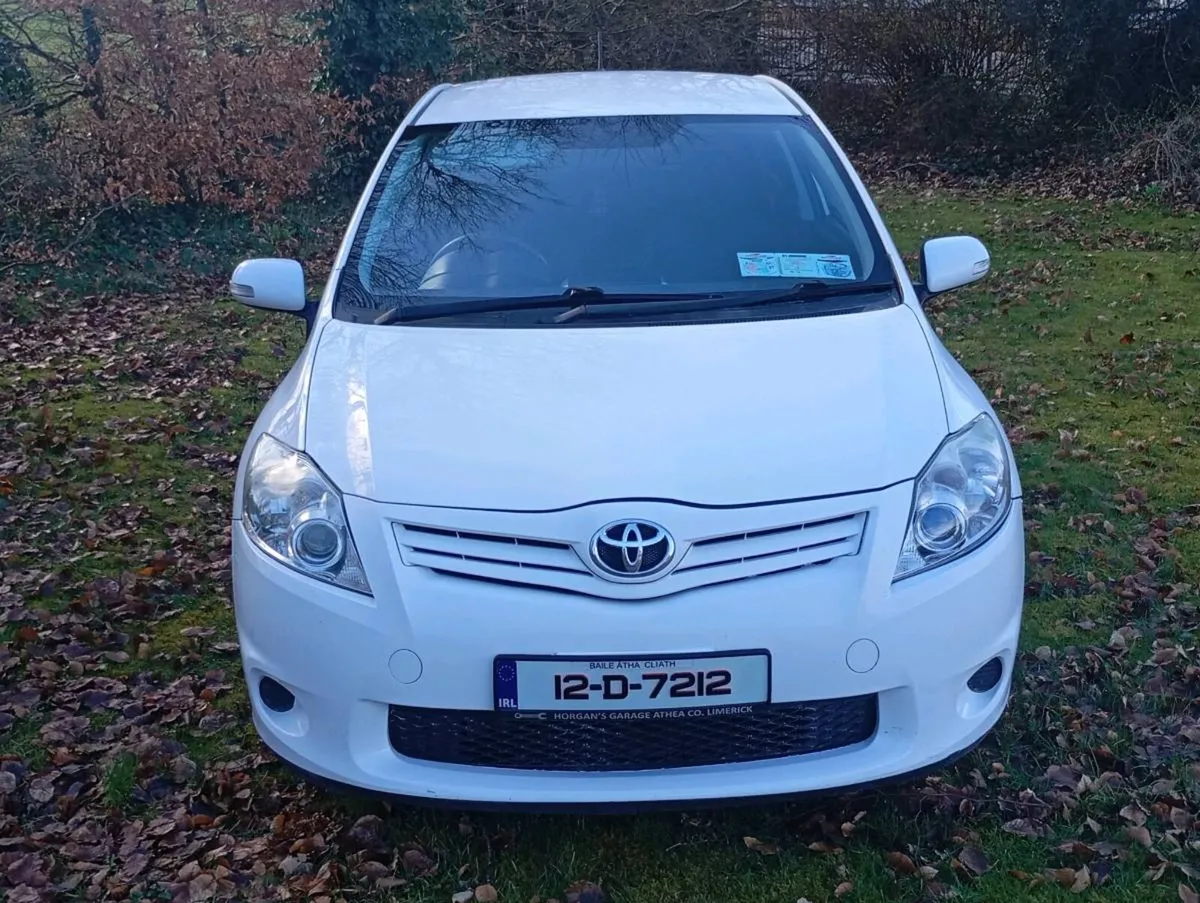 12  Toyota auris 1.4 D4D van new crvt and tax - Image 3