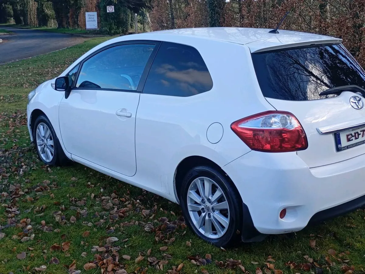 12  Toyota auris 1.4 D4D van new crvt and tax - Image 1
