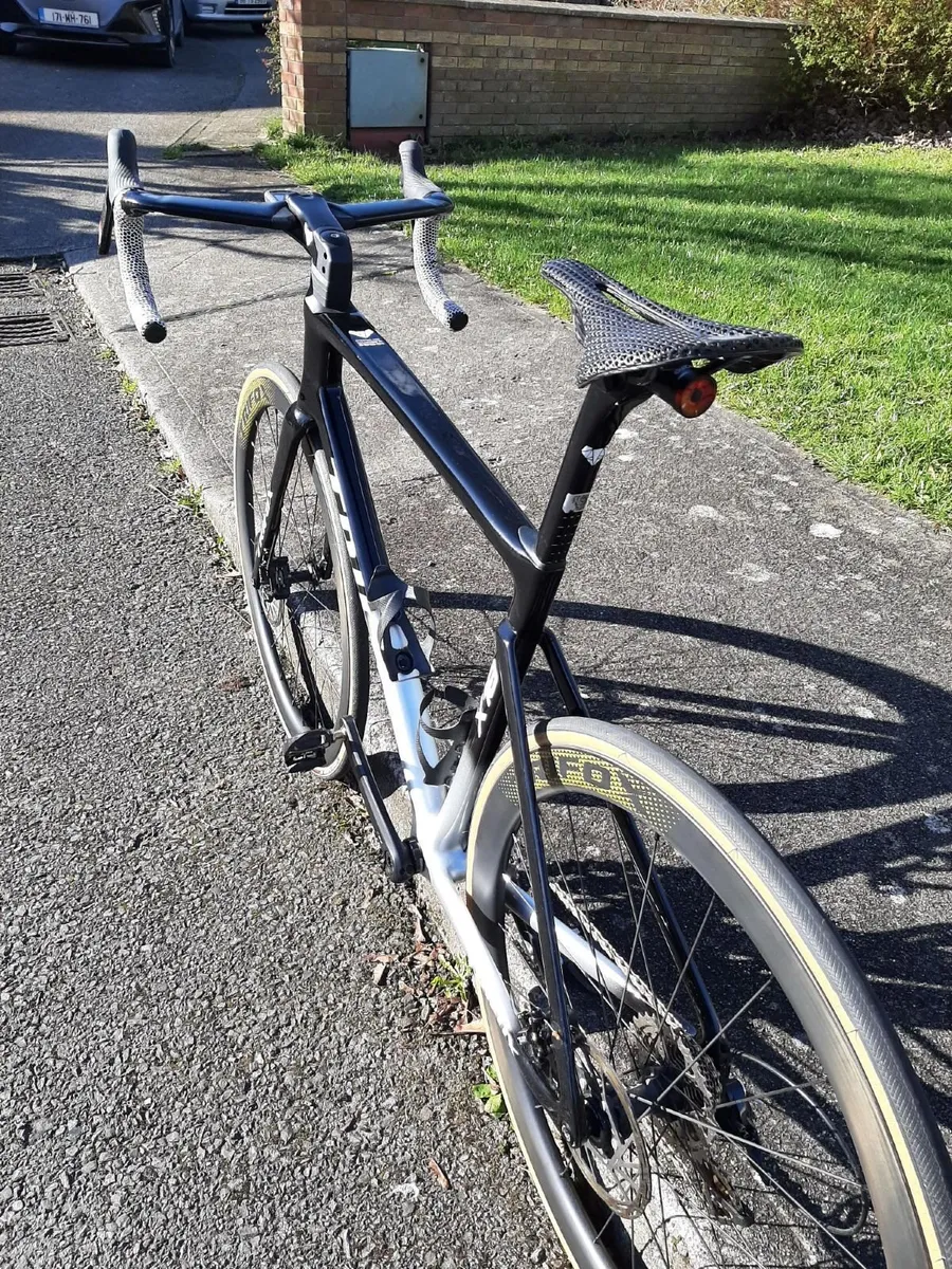 Carbon Road Bike - Image 4