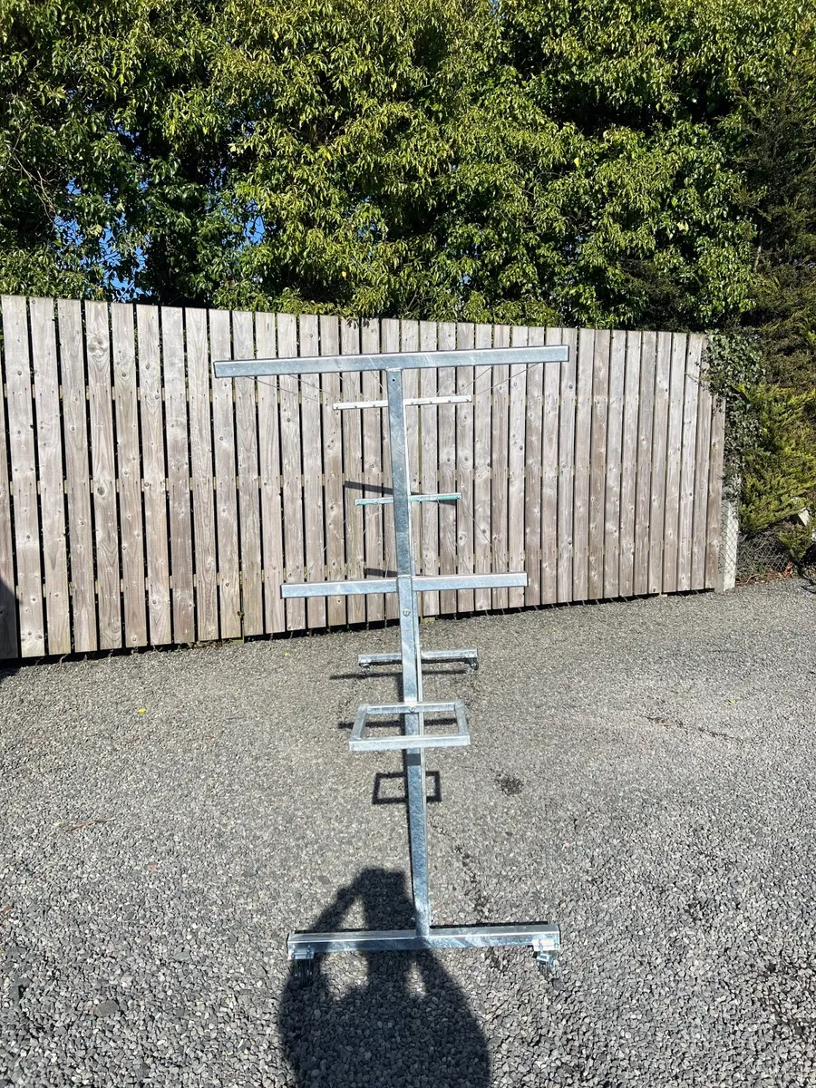 10ft Clothes lines/Washing Lines & Basket Holder - Image 2