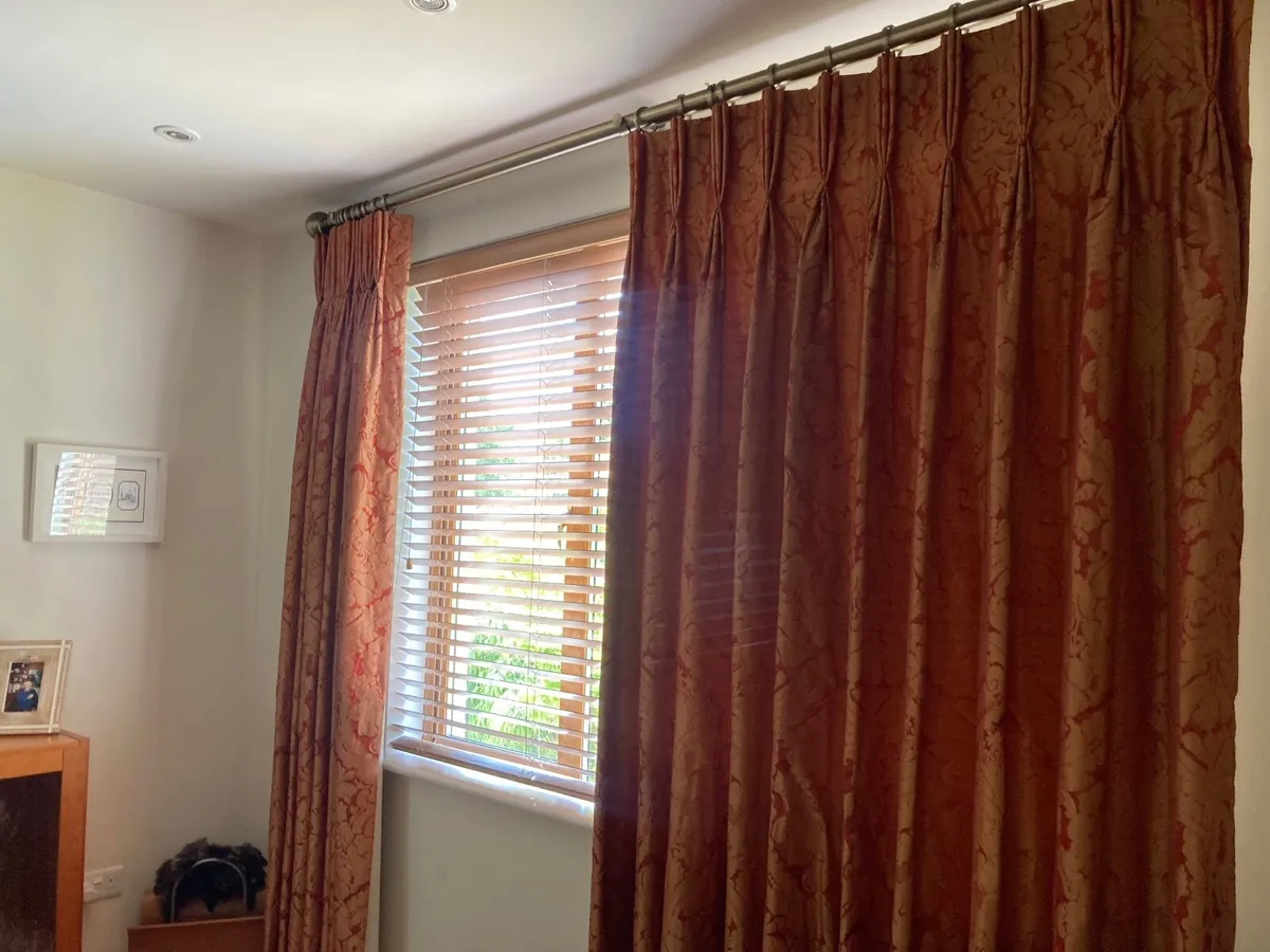 Curtains - Image 2