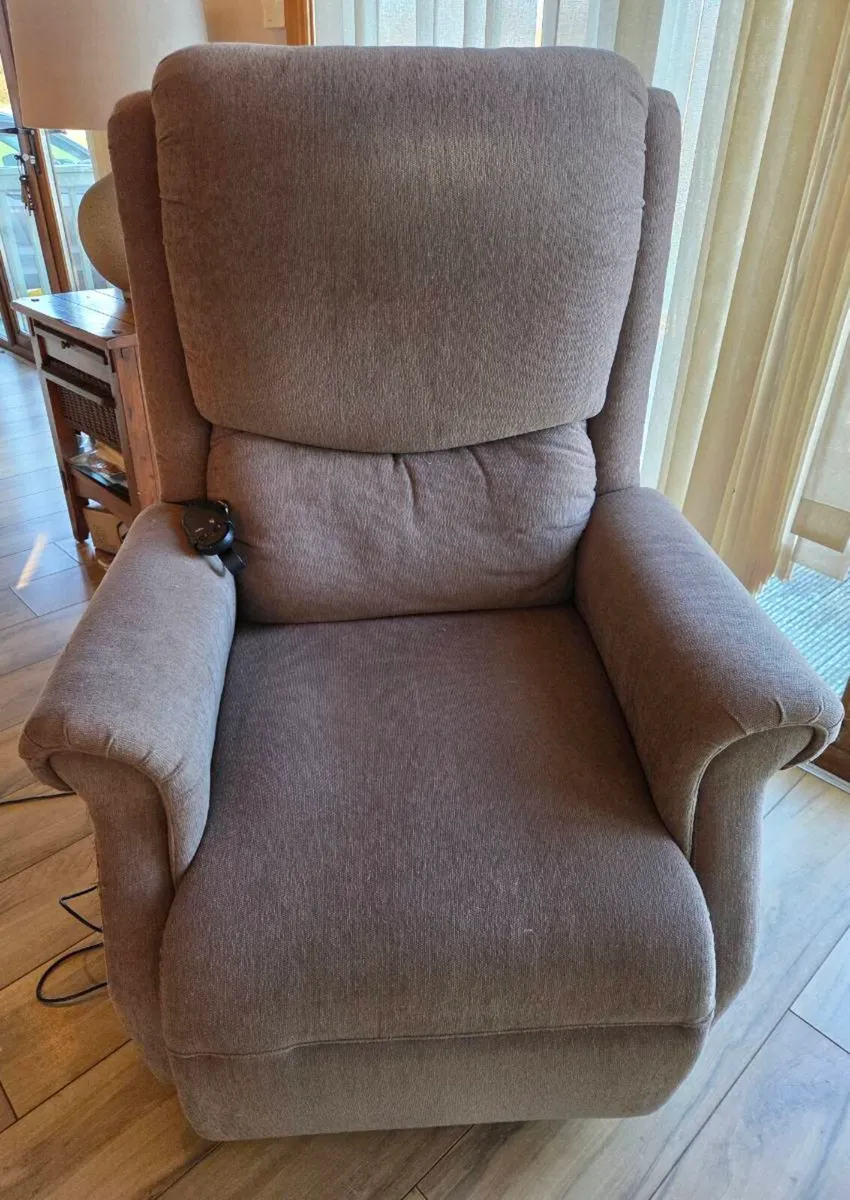 Restwell Electric Rise & Recline Armchair – Lift C - Image 1