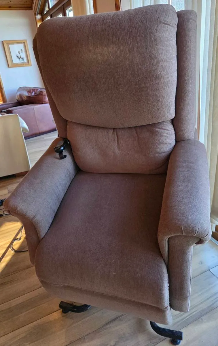 Restwell Electric Rise & Recline Armchair – Lift C - Image 2