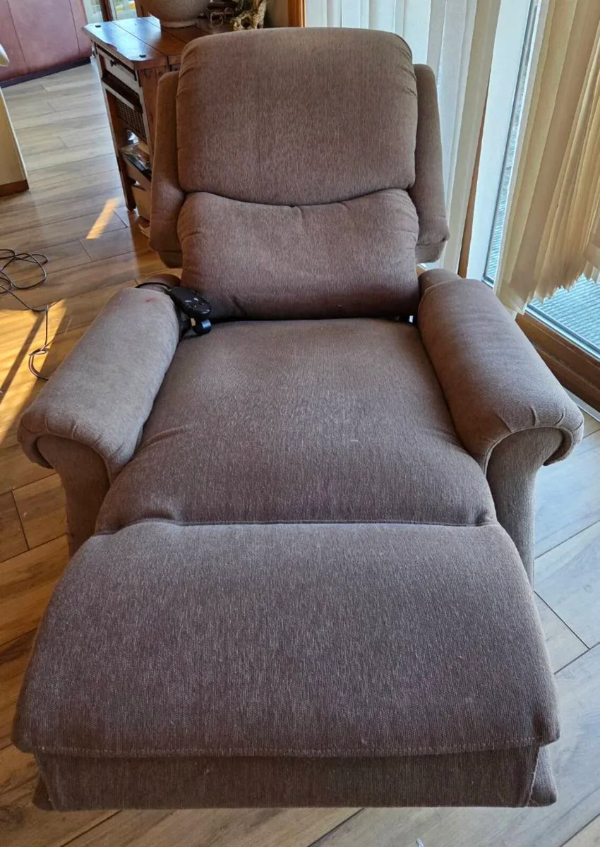 Restwell Electric Rise & Recline Armchair – Lift C - Image 3