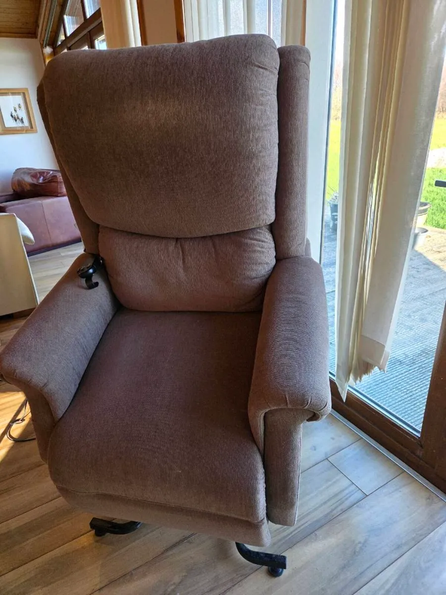 Restwell Electric Rise & Recline Armchair – Lift C - Image 4