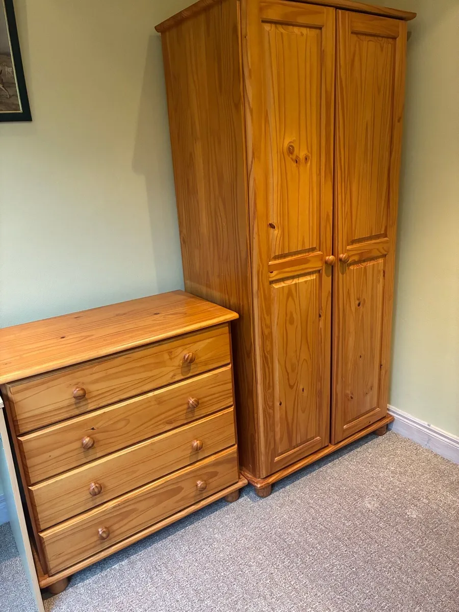 Wardrobe & chest of drawers - Image 1