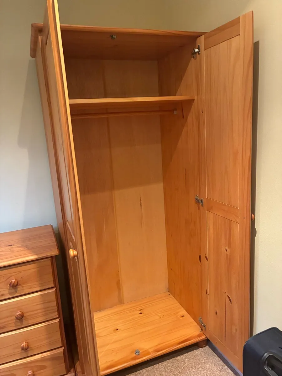 Wardrobe & chest of drawers - Image 2
