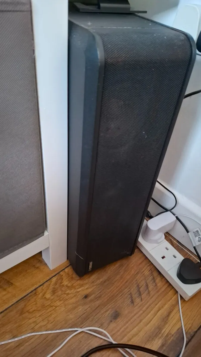 Samsung 55" + Yamaha sound projector - Image 3