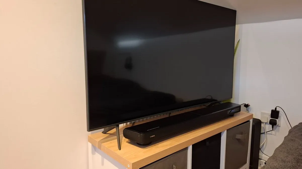 Samsung 55" + Yamaha sound projector - Image 1