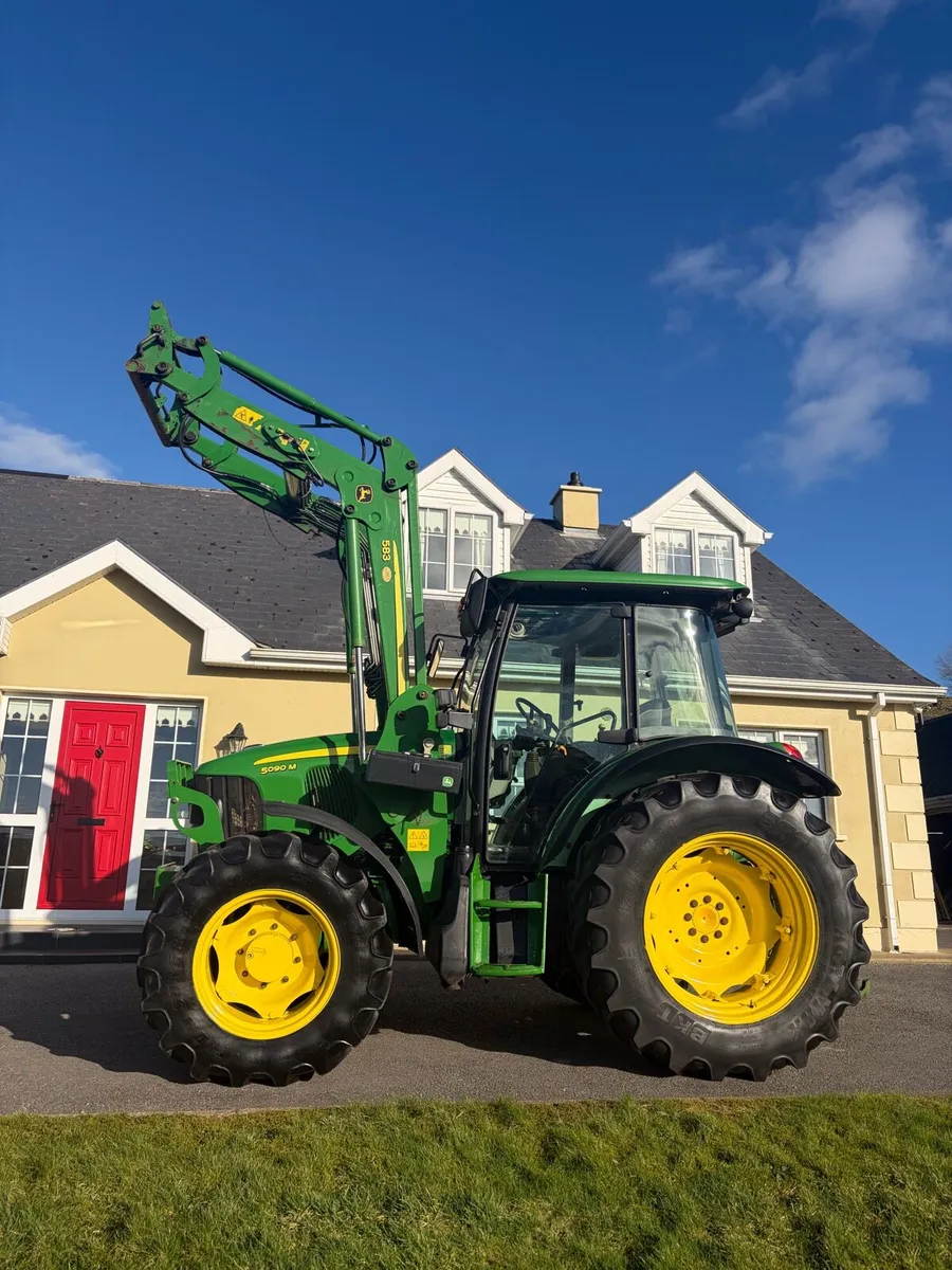 2011 John Deere 5090M - Image 1