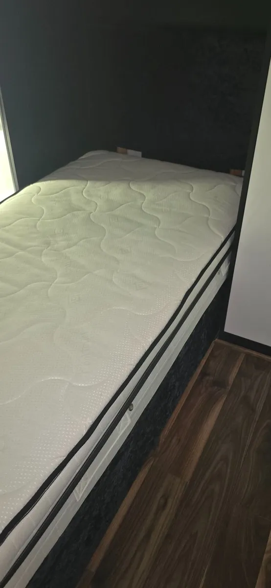 Black velvet storage bed - Image 2