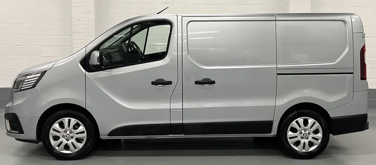 2024 Renault Trafic Panel Van - Image 2