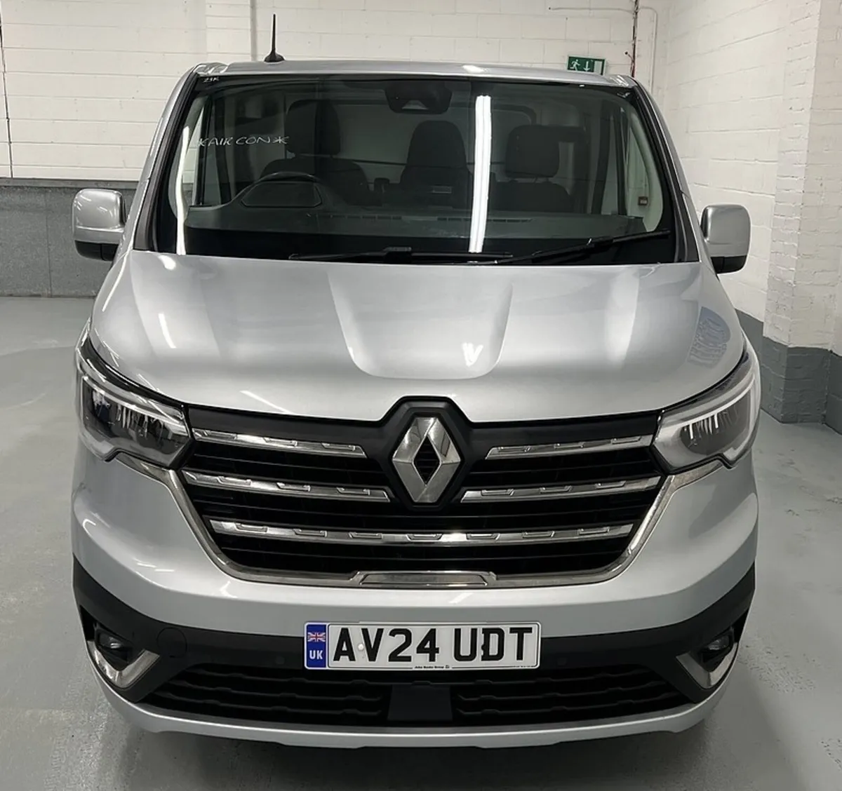 2024 Renault Trafic Panel Van - Image 1