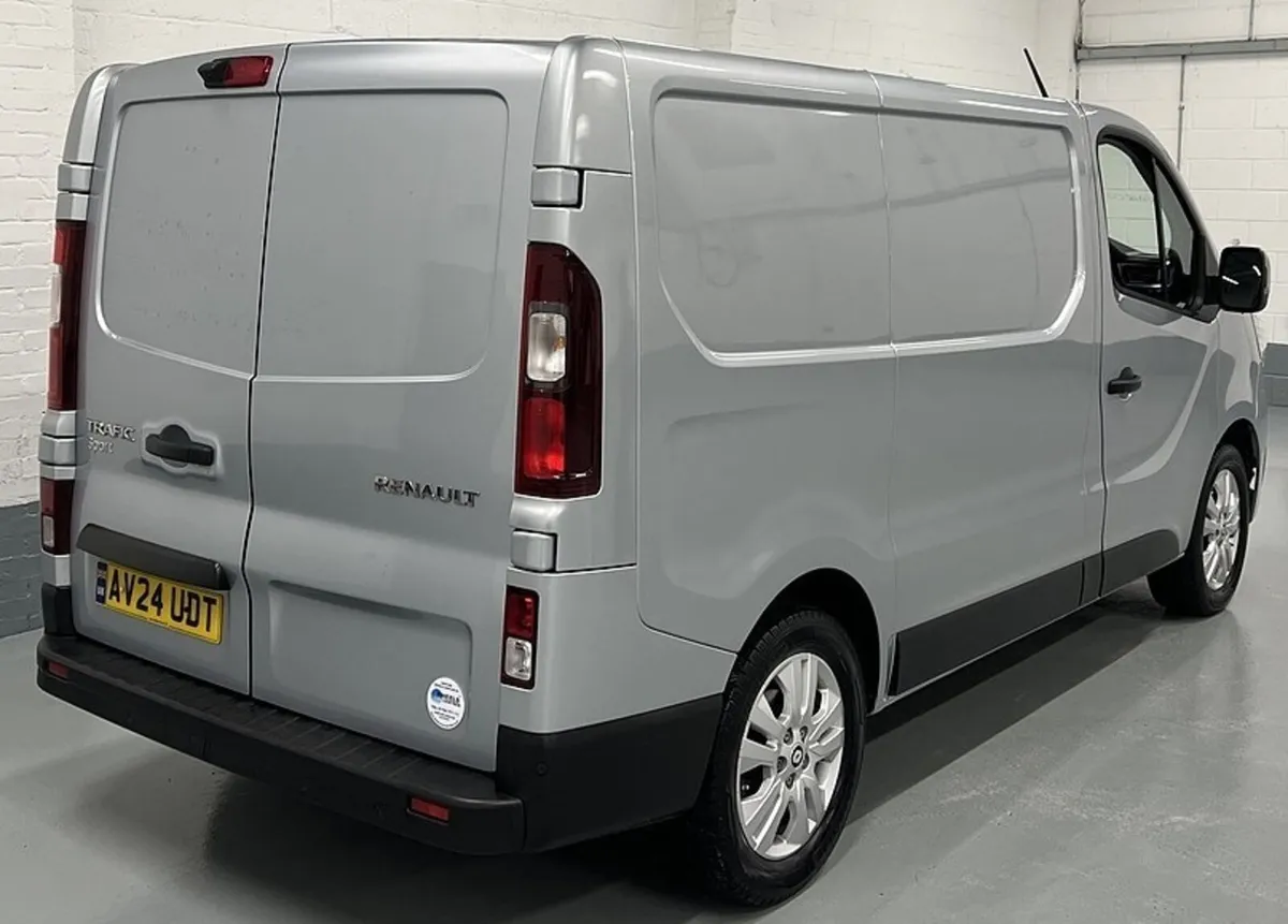 2024 Renault Trafic Panel Van - Image 3