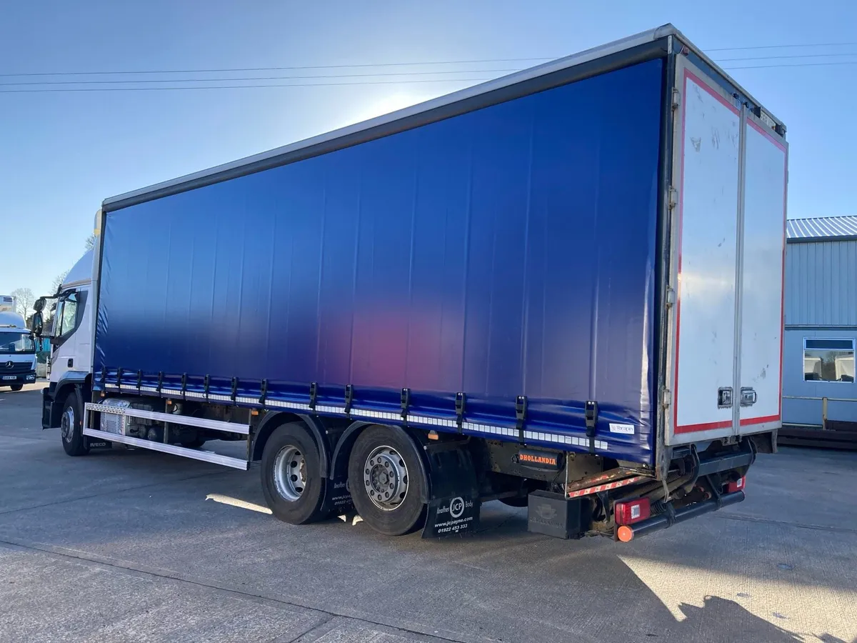 2018 Iveco Stralis 6x2 curtainside - Image 3