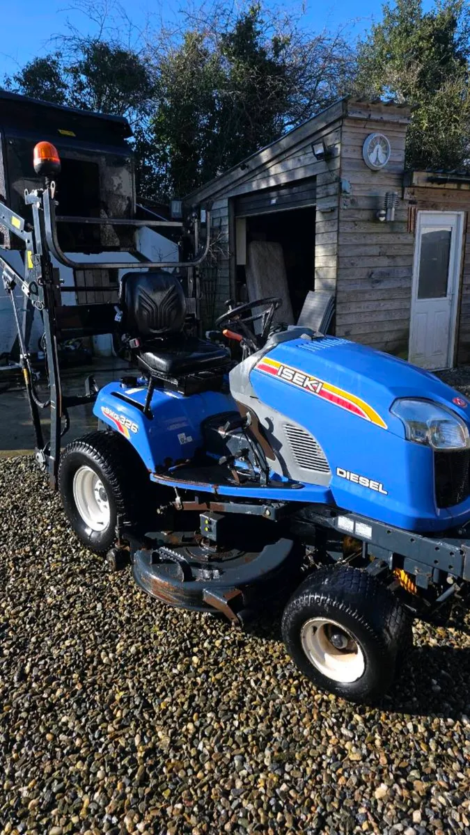 Ride on mower - Image 2