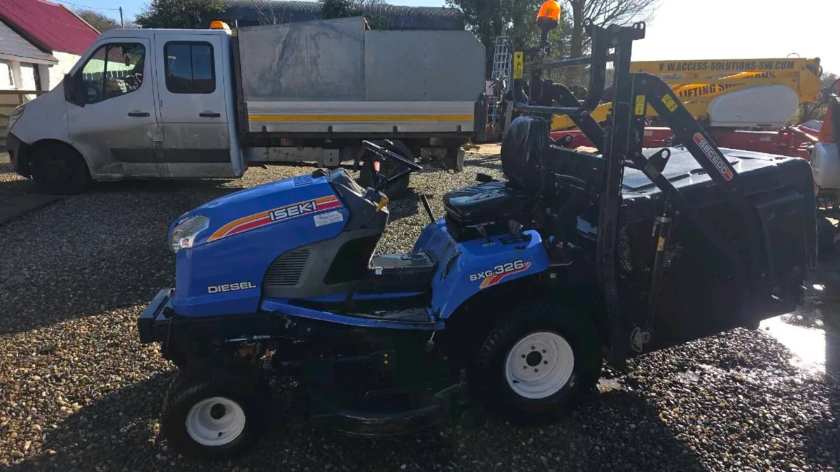 Ride on mower - Image 4