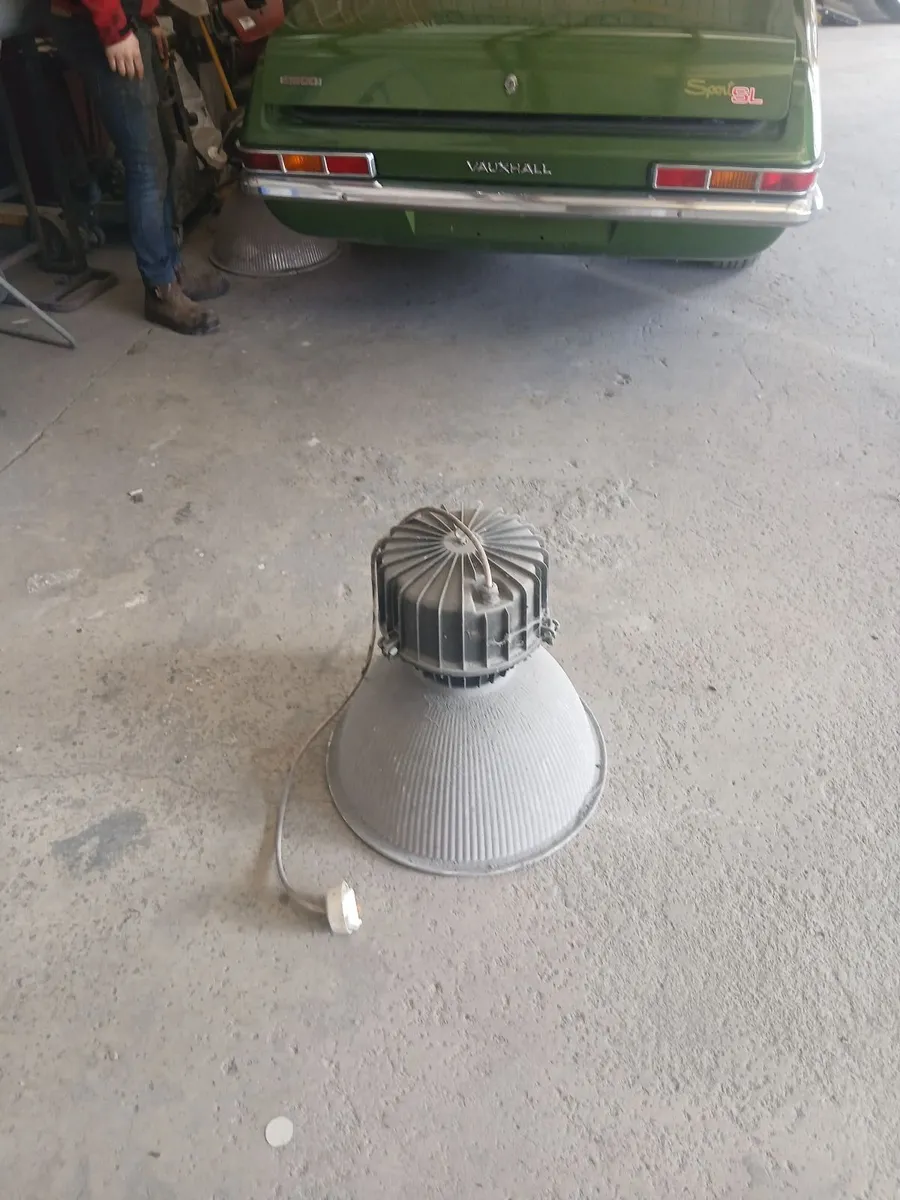 Garage Lights - Image 3