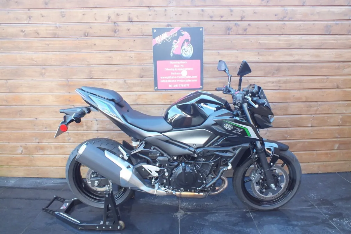 2025 Kawasaki Z500 SE (As New, Low Miles) - Image 1