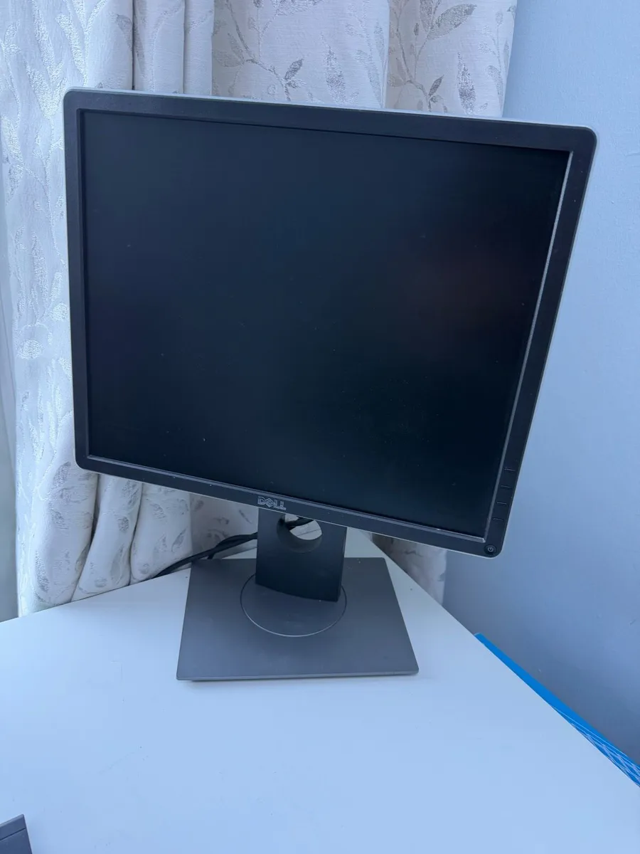 Dell Flat Panel Monitor - 19 inch - Image 1