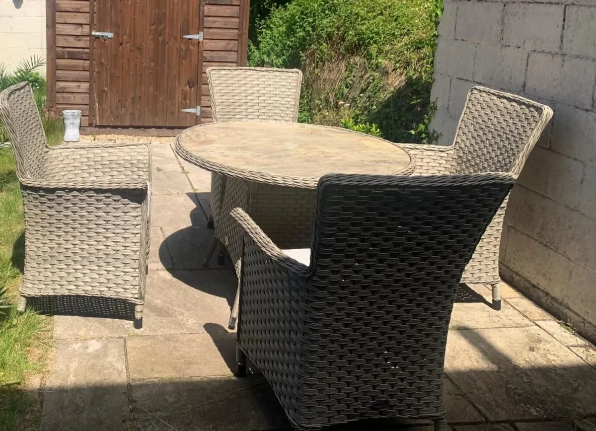 Garden Rattan Table with 4 chairs and umbrella - Image 1