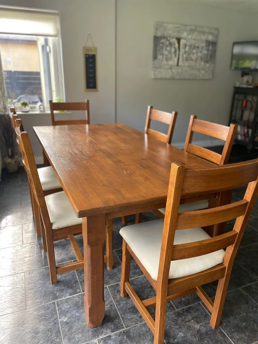 Kitchen table and chairs - Image 1