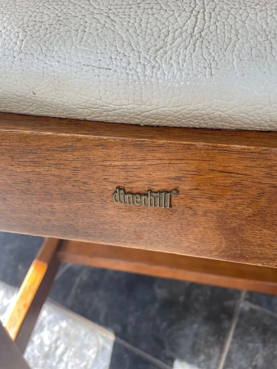 Kitchen table and chairs - Image 4