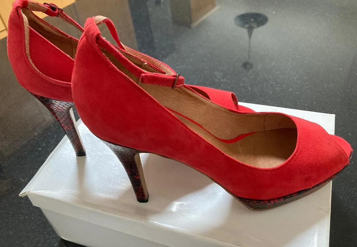 Ladies Red Moda In Pelle High Heels - Image 1
