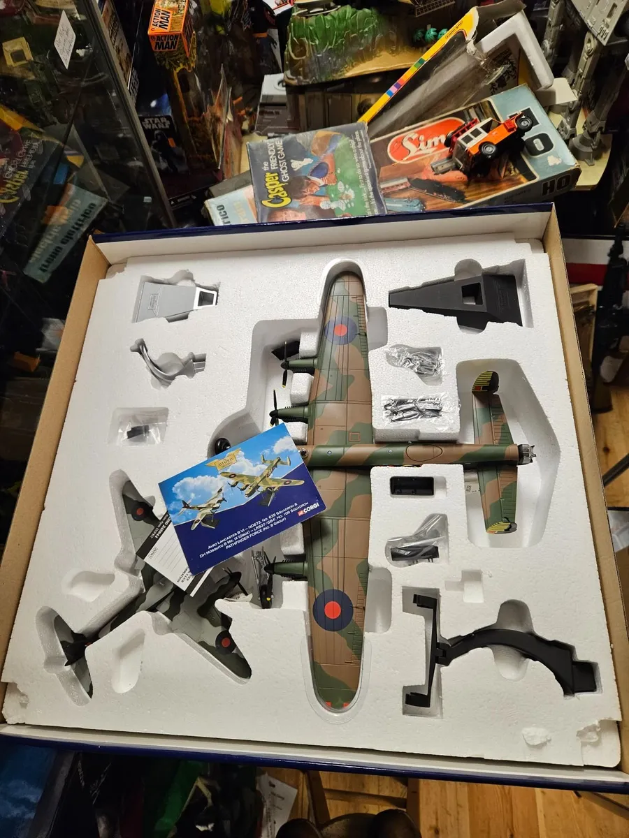 Corgi RAF WW2 Lancaster & Mosquito Set - Image 3