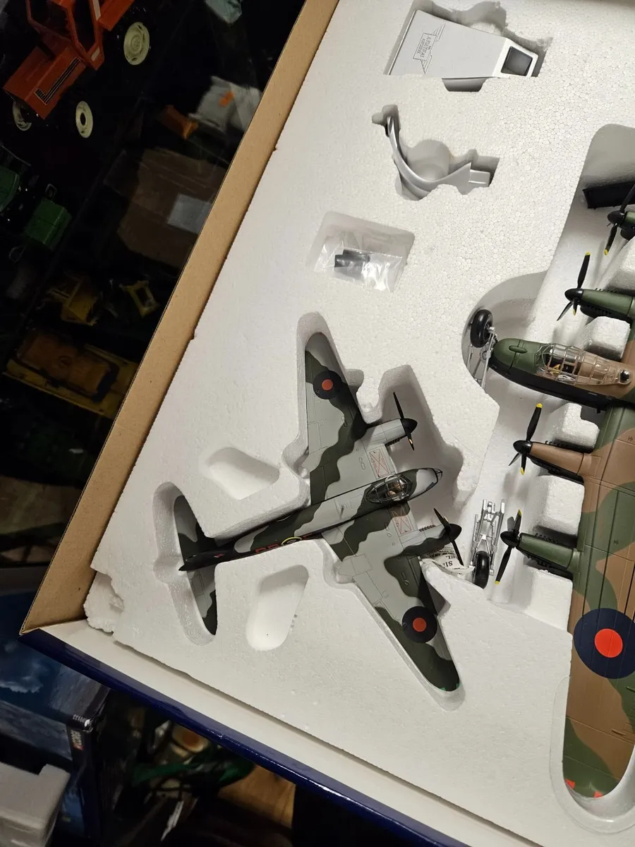 Corgi RAF WW2 Lancaster & Mosquito Set - Image 4