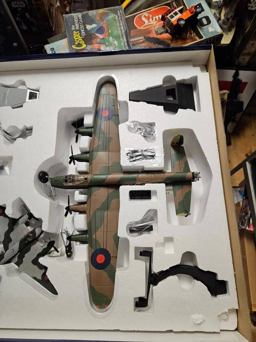 Corgi RAF WW2 Lancaster & Mosquito Set - Image 2