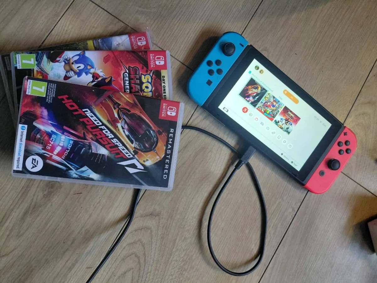 Ninetendo Switch - Image 4