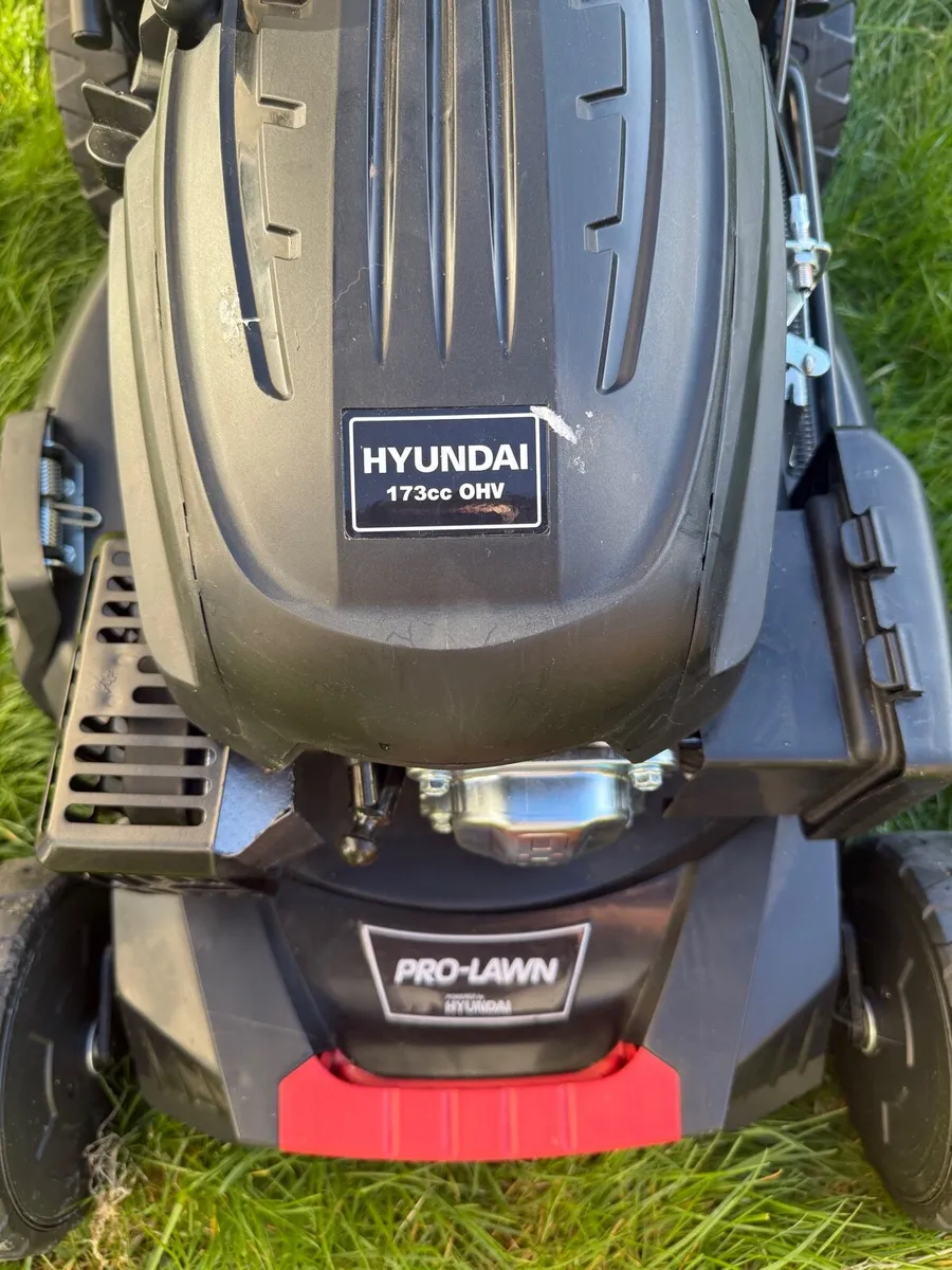 Self Propelled Electric Start Hyundai Lawnmower - Image 3