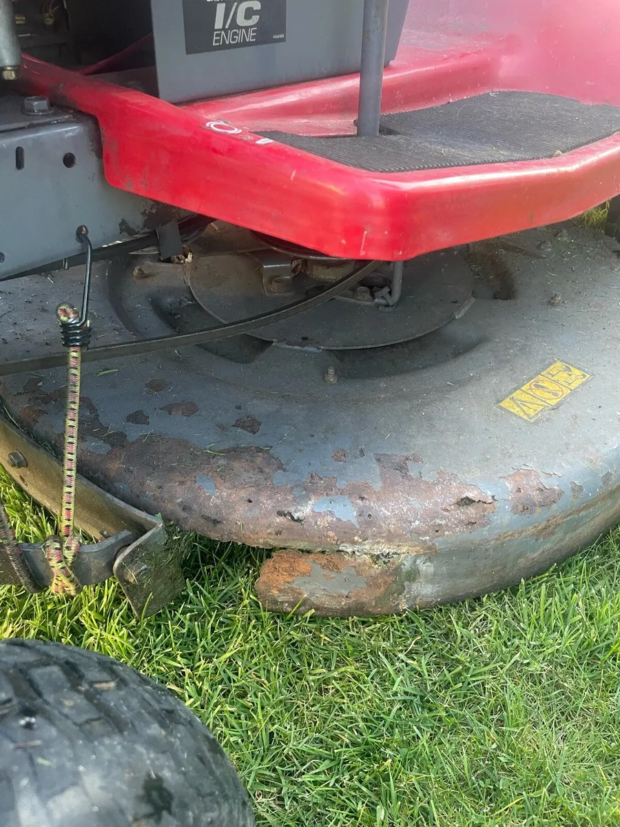 Ride on lawnmower - Image 3