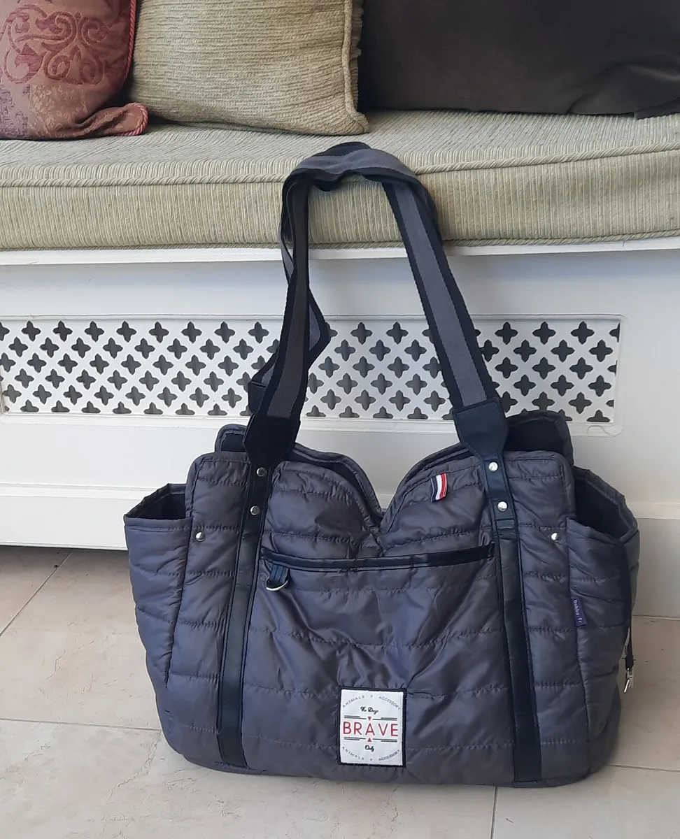 Quilted pet carrier bag - Image 1