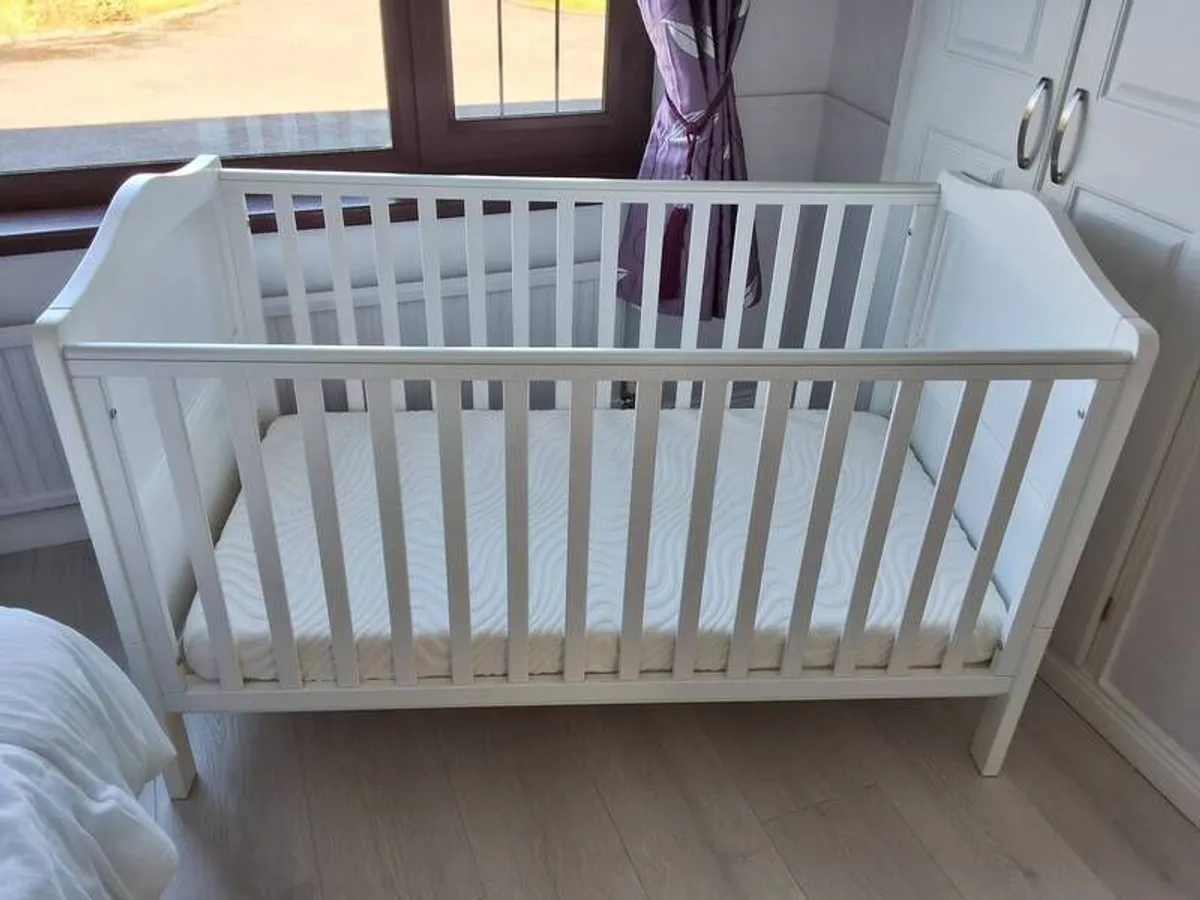 Baby cot - Image 1