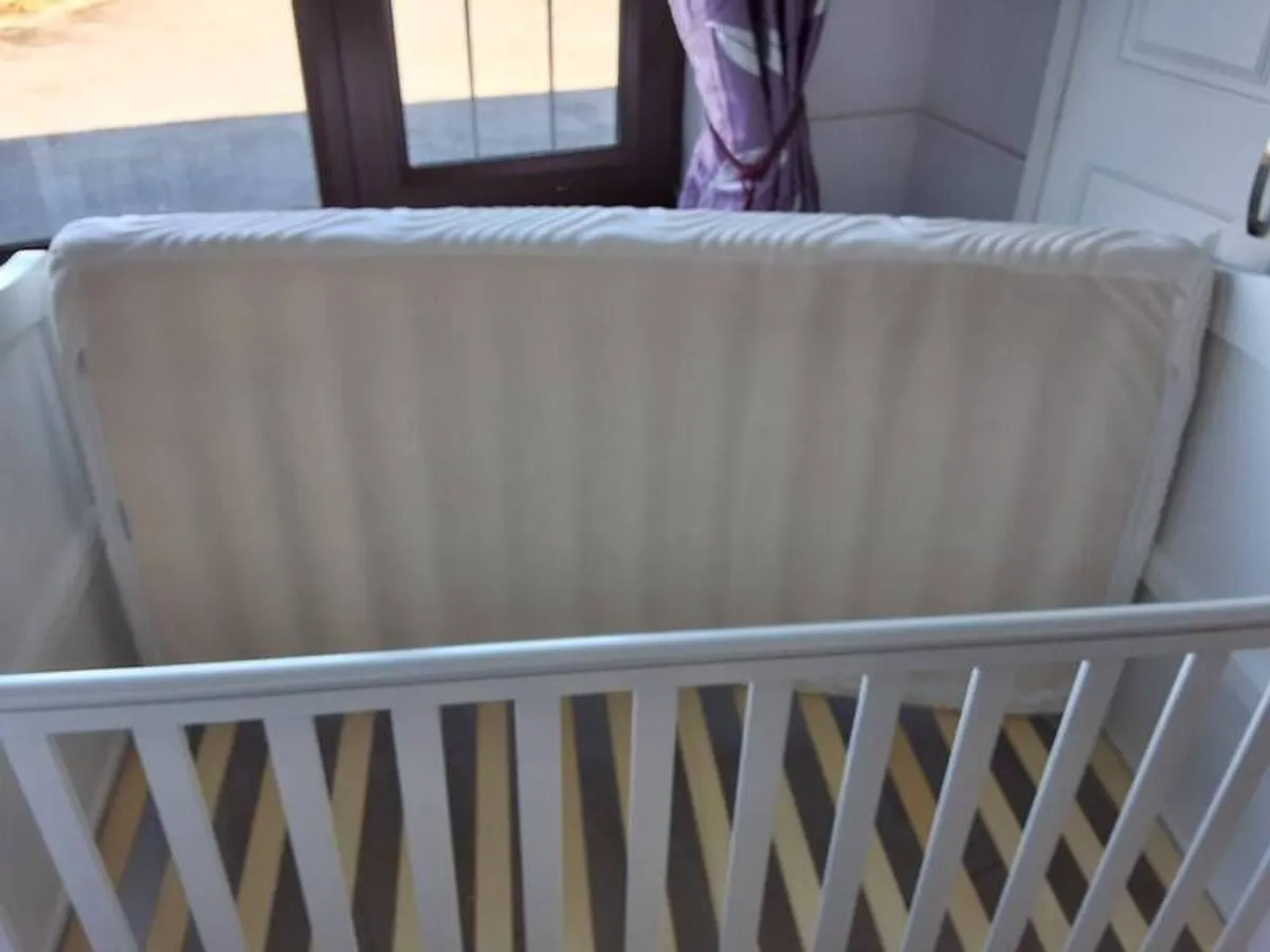 Baby cot - Image 2