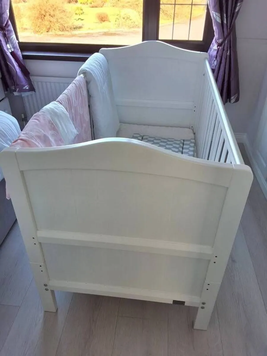 Baby cot - Image 4