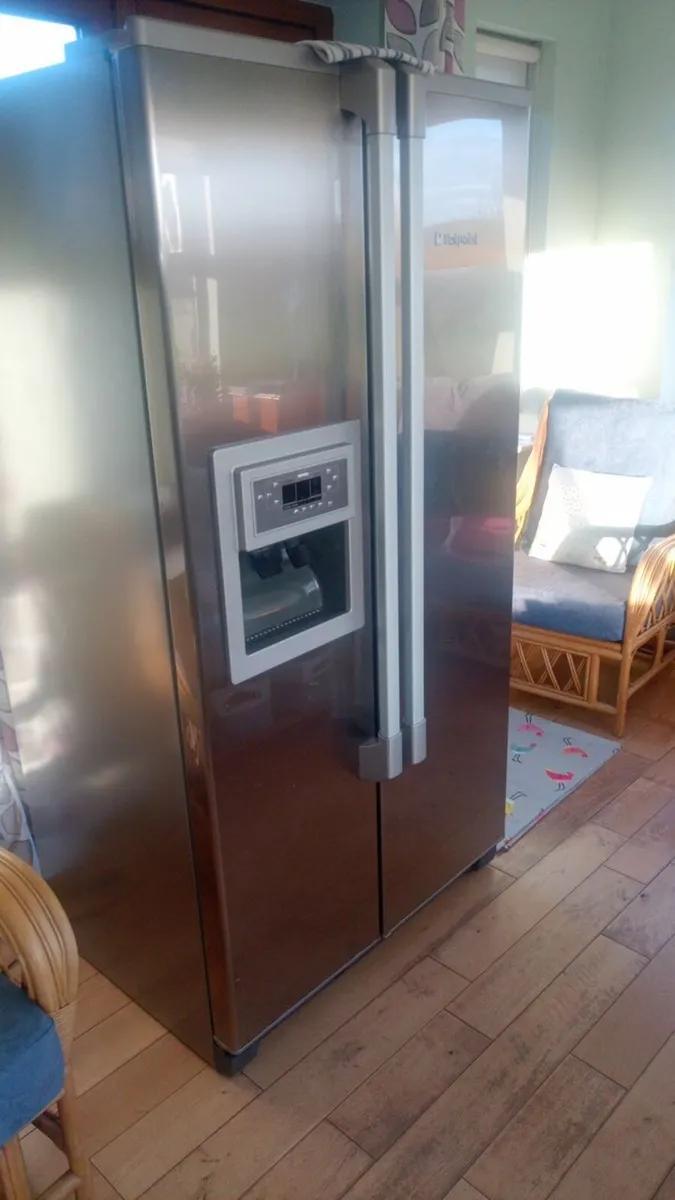 American style Hotpoint fridge freezer - Image 1