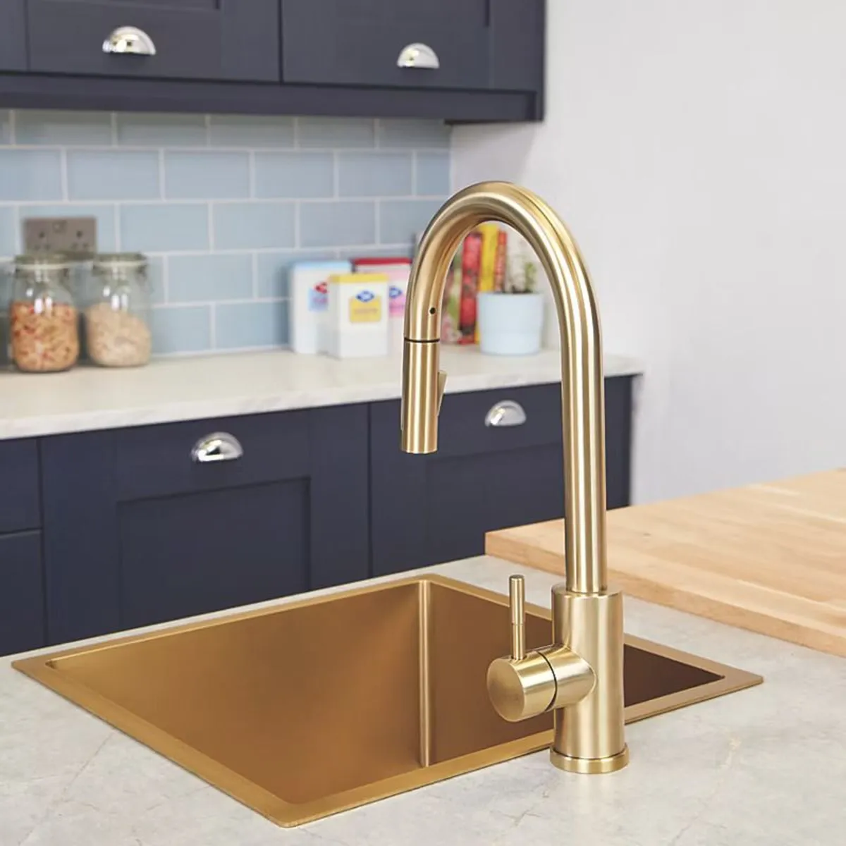 Brushed Brass Pull-Out Kitchen Mixer Tap - Image 4